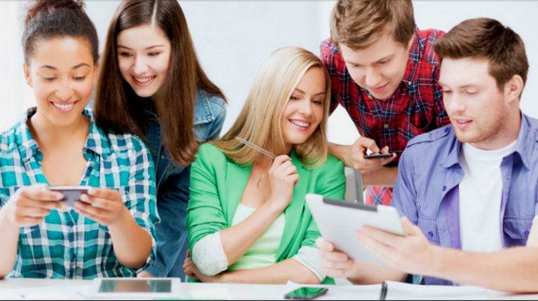 Gen Z Selalu Terhubung Dengan Internet
