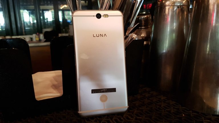 Colak-Colek Luna Smartphone