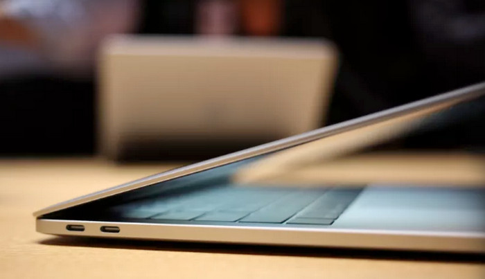 MacBook Pro 2016 Butuh Kabel Baru untuk Terhubung ke iPhone