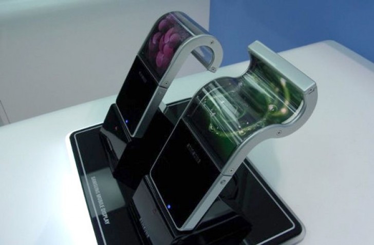 Wow, LG Siapkan Smartphone dengan Layar Lipat Transparan