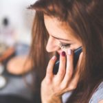 Terima Telepon Sambil Nulis Catatan di Smartphone