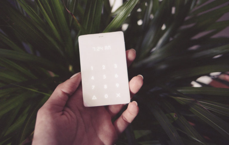 Seukuran Kartu Kredit, Apa yang Bisa Dilakukan Light Phone?