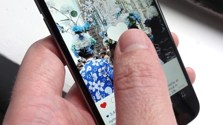 Tak Sengaja Like Foto Mantan di Instagram? Begini Cara Atasinya!