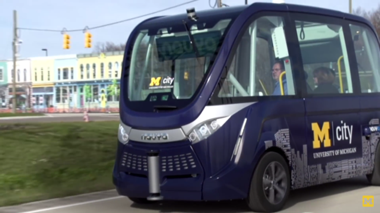 Keren! Kampus Ini Sudah Punya Autonomous Shuttle Bus