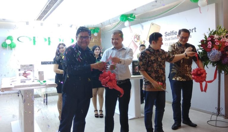 Bidik Segmen Premium, Oppo Perbanyak Toko Resmi di Mall