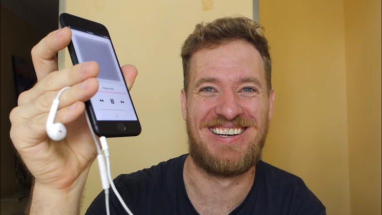 Ajaib! Pria Ini Kembalikan ‘Lubang yang Hilang’ di iPhone 7