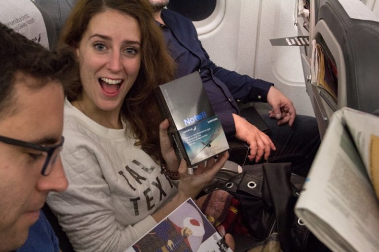 Super Beruntung, Naik Pesawat Gratis Samsung Galaxy Note 8
