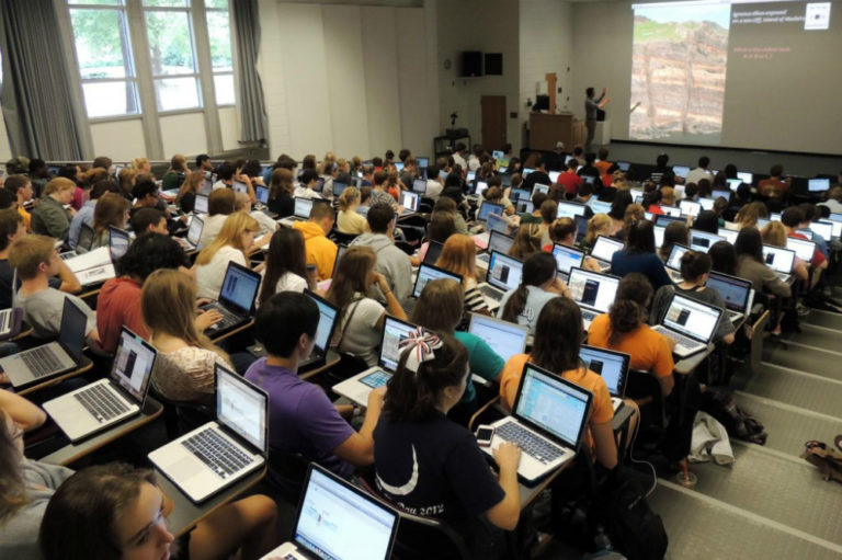 Studi: Pakai Laptop di Kelas Turunkan Performa Belajar
