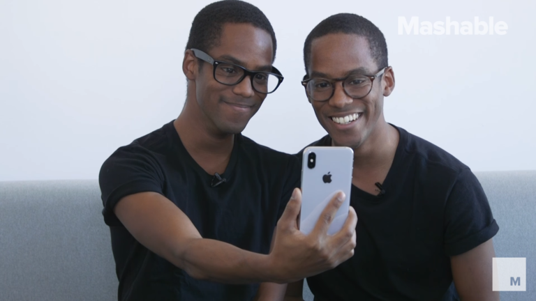 iPhone X Bingung Dikerjai Anak Kembar [Video]