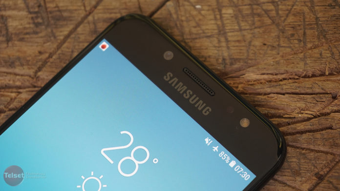 Samsung Galaxy J7+ Kamera Depan (telset.id | nur chandra)