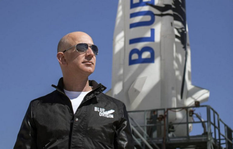 Roket Blue Origin Siap Antar Wanita Pertama ke Bulan