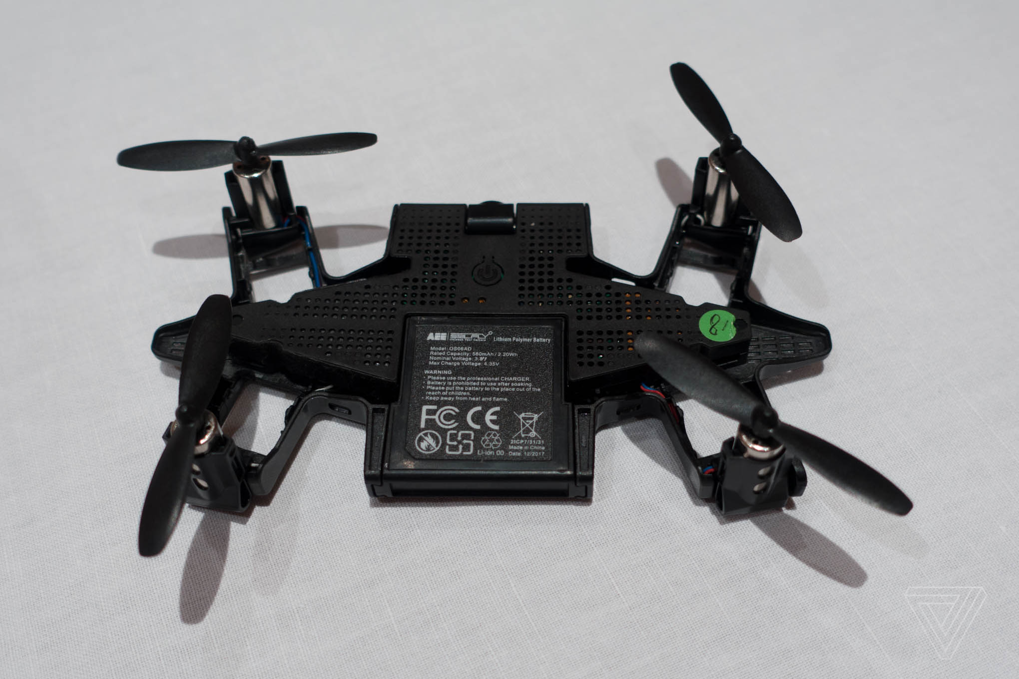 casing smartphone yang bisa berubah menjadi drone