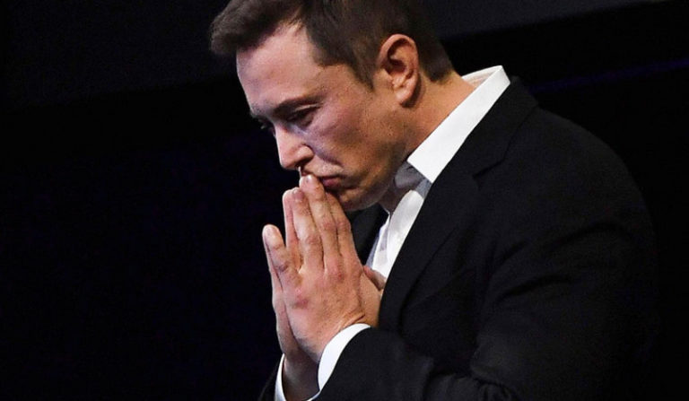 Elon Musk Hapus Akun Facebook Tesla dan SpaceX