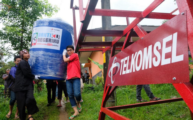 Selain Smart City, Telkomsel Bangun Jembatan Gantung Terpanjang