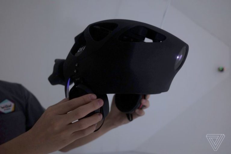 Canggih! Helm Ini Bisa Lihat Kehidupan Nyamuk