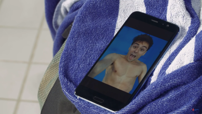Iklan HTC U11
