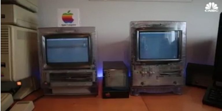 Pria Ini Punya Koleksi Produk Apple Paling Langka