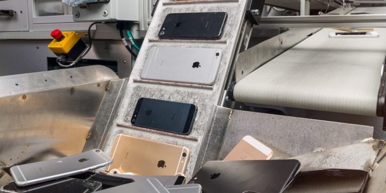 Apple Bikin Robot untuk Hancurkan iPhone