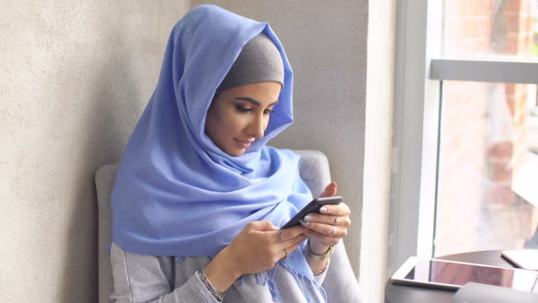 3 Tips Memakai HP untuk Maksimalkan Pahala Ibadah Puasa