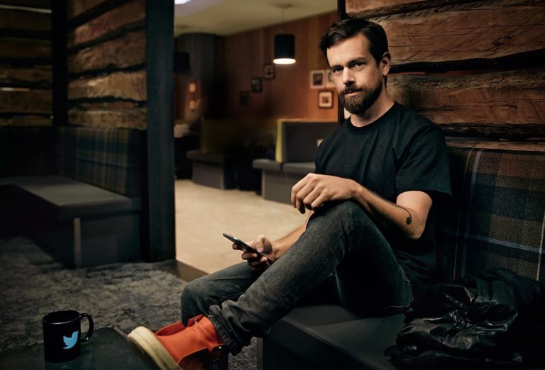 Gak Punya Laptop, CEO Twitter Kerja Pakai Ponsel