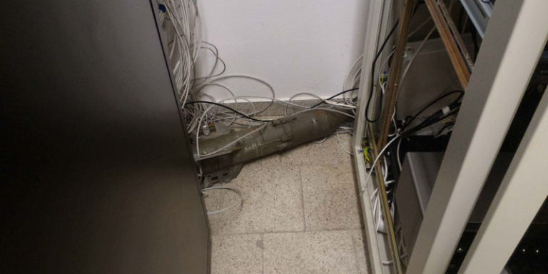 Waduh! Tukang AC Temukan Rudal Aktif di Ruang Server
