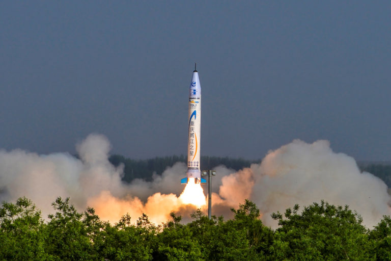 Saingi SpaceX, Perusahaan China Luncurkan Roket ke Bulan