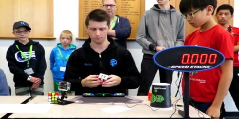 Kenalkan Feliks, Pemecah Rekor Dunia Rubik Asal Australia