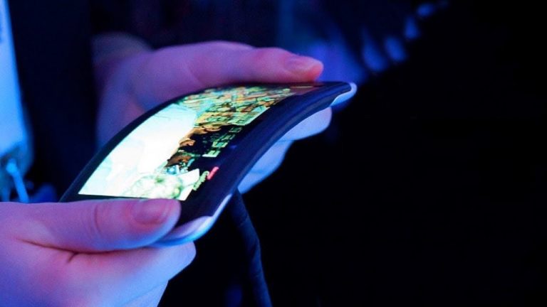 Motorola Patenkan Smartphone Lipat, Tanda Razr akan Diluncurkan?
