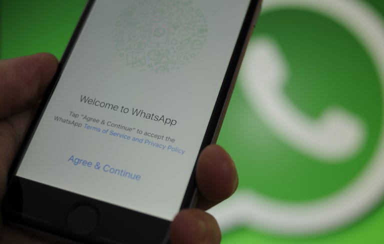 WhatsApp Kembangkan Fitur Sticker Reactions, Apa Itu?
