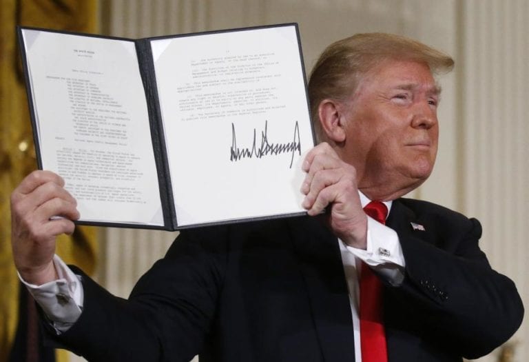 Trump Teken Proposal Pengiriman Robot ke Bulan
