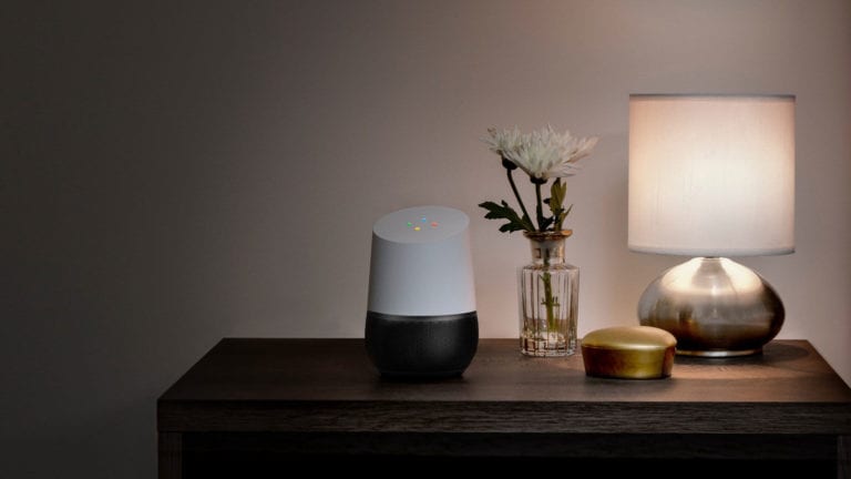 Dikira Hantu, Google Home Bikin Panik Aktris Jenny McCarthy