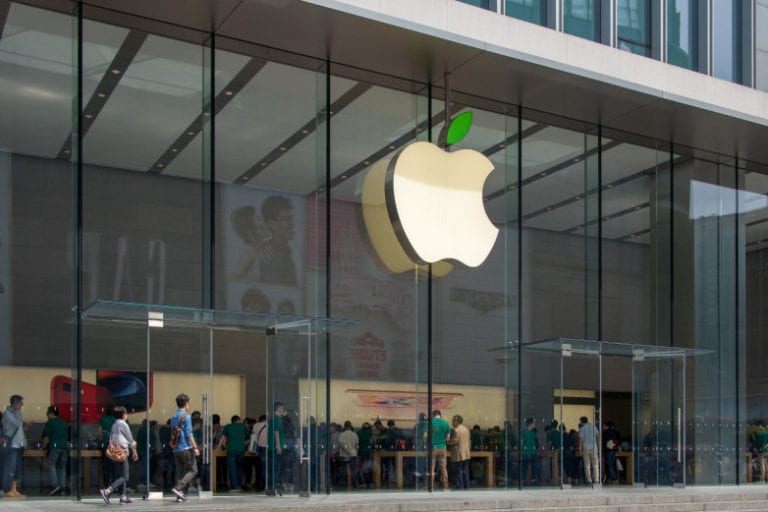 Nekat! Apple Store Dirampok Saat Ramai Pelanggan