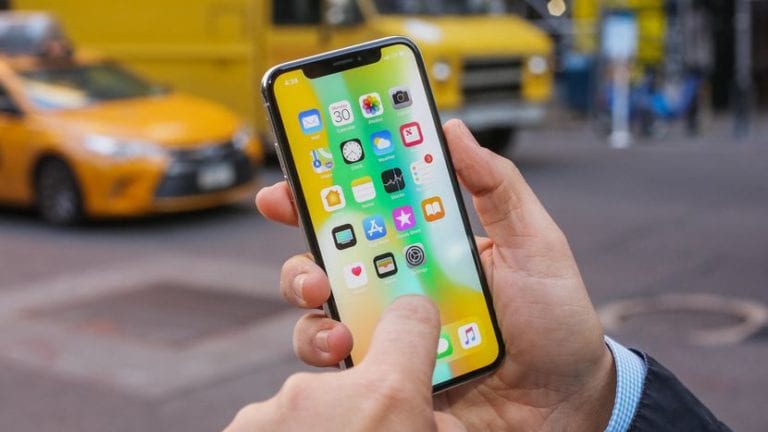 Penerus iPhone X Gunakan Layar dari LG