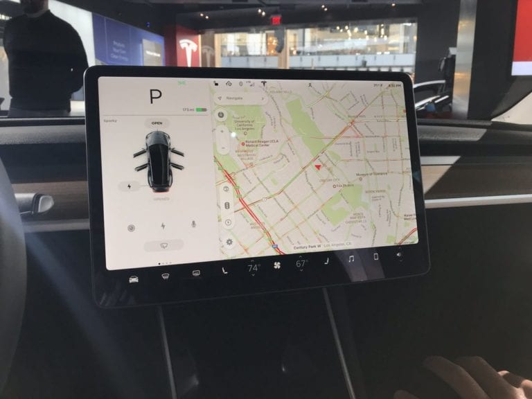 Mobil Listrik Tesla Bakal Dilengkapi Fitur Game