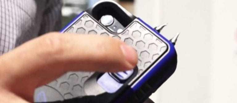 Seperti di Film, Casing Ponsel Ini Bisa jadi Senjata