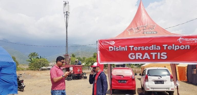 Telkomsel Berikan Telepon Gratis Korban Gempa Lombok
