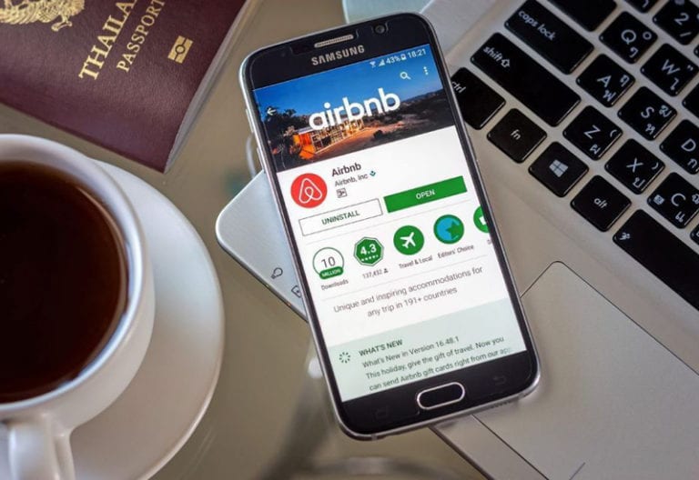 Airbnb pesta halloween