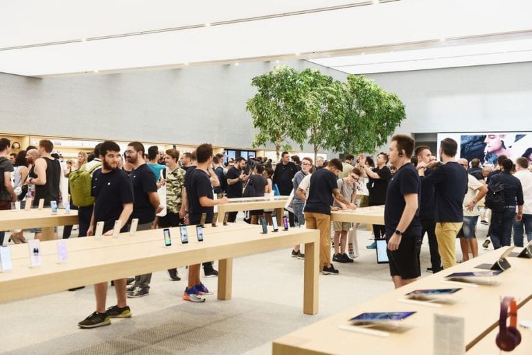 Hindari Perampokan, Apple Store Dijaga Polisi