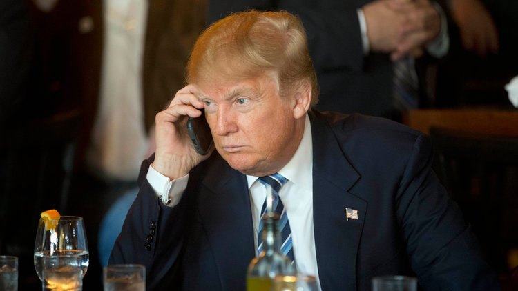 iPhone Donald Trump Disadap Mata-mata China dan Rusia