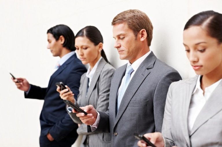 Orang Amerika Ganti Smartphone Tak Sampai 3 Tahun
