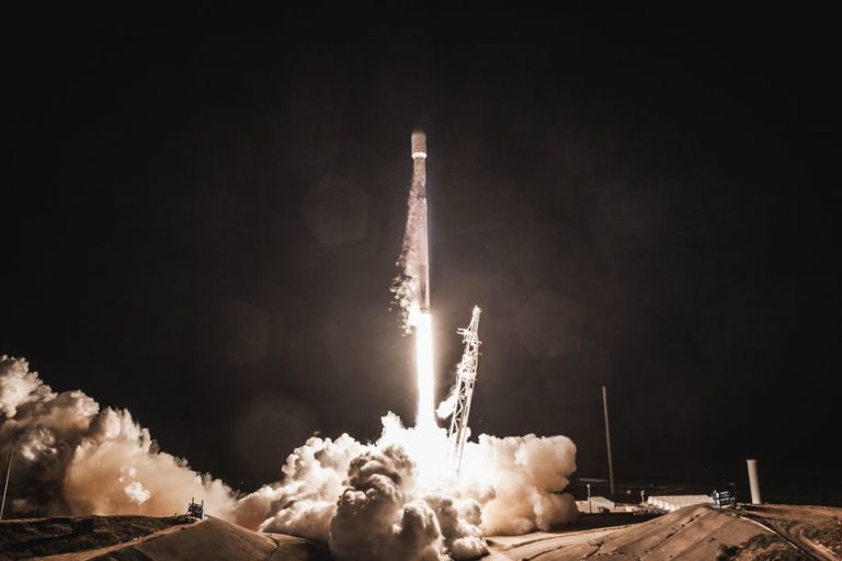 Kantongi Izin, SpaceX Siap Luncurkan 7.518 Satelit Internet