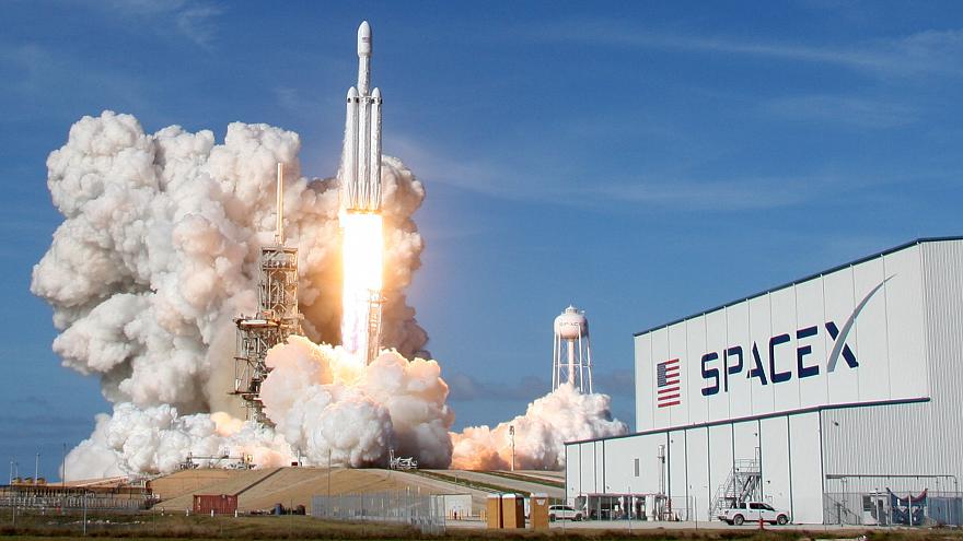 SpaceX Cari Pinjaman