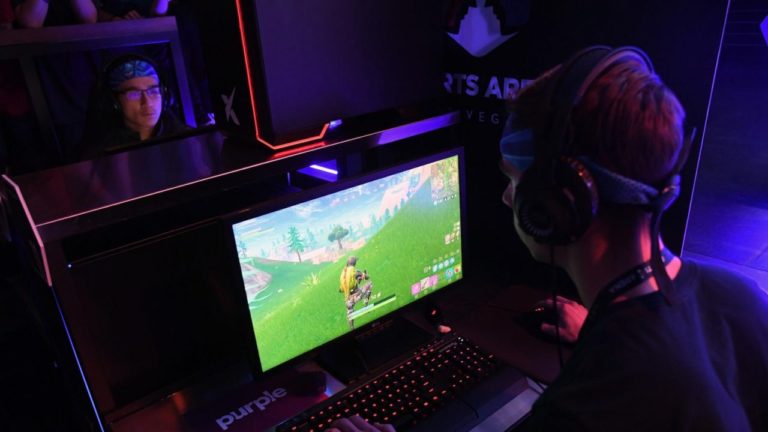 Keren! Bocah Malaysia Ini Ciptakan Game di Warnet