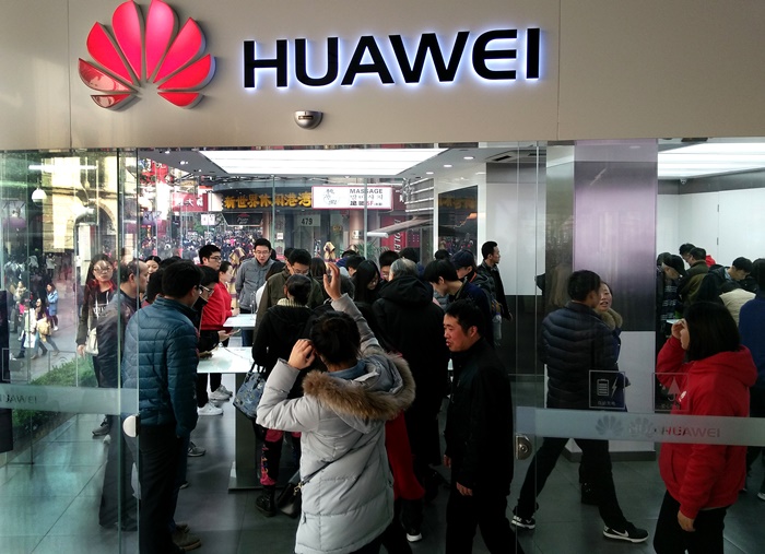 Perusahaan China Bakal Subsidi Pegawai yang Beli Ponsel Huawei