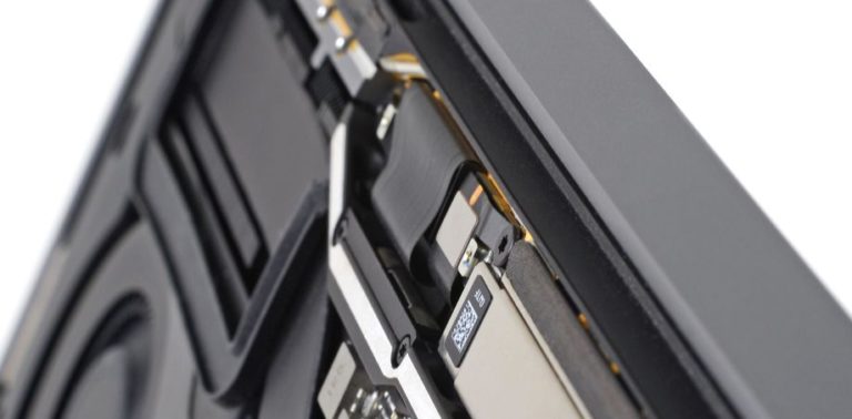Pengguna Sebut MacBook Pro Punya Masalah “Flexgate”