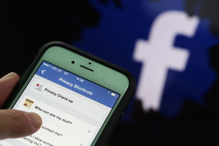 Apple Larang Facebook Manfaatkan iPhone untuk Pantau Pengguna