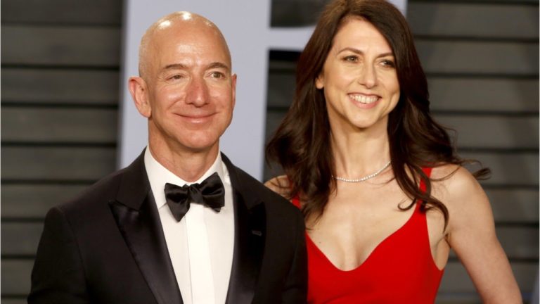 Cerai dengan Bos Amazon, MacKenzie jadi Wanita Terkaya Sedunia