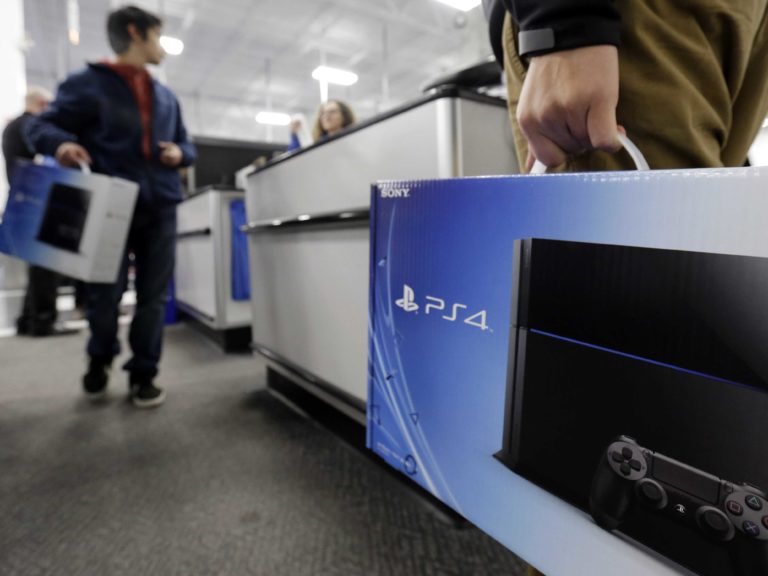 Remaja Ini Pakai Timbangan Sayur untuk Beli PS4