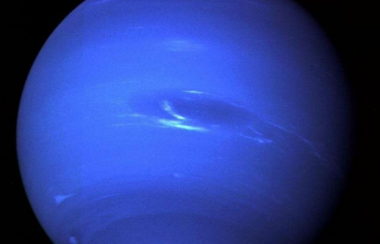 Aneh, Badai Gelap Misterius Neptunus Tiba-tiba Berbalik Arah