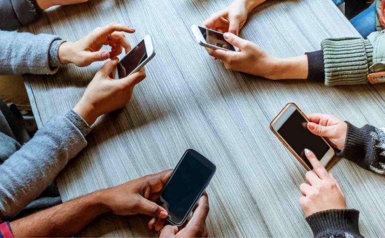 Lakukan 6 Hal Ini, Biar Nggak Pusing Gara-gara Smartphone